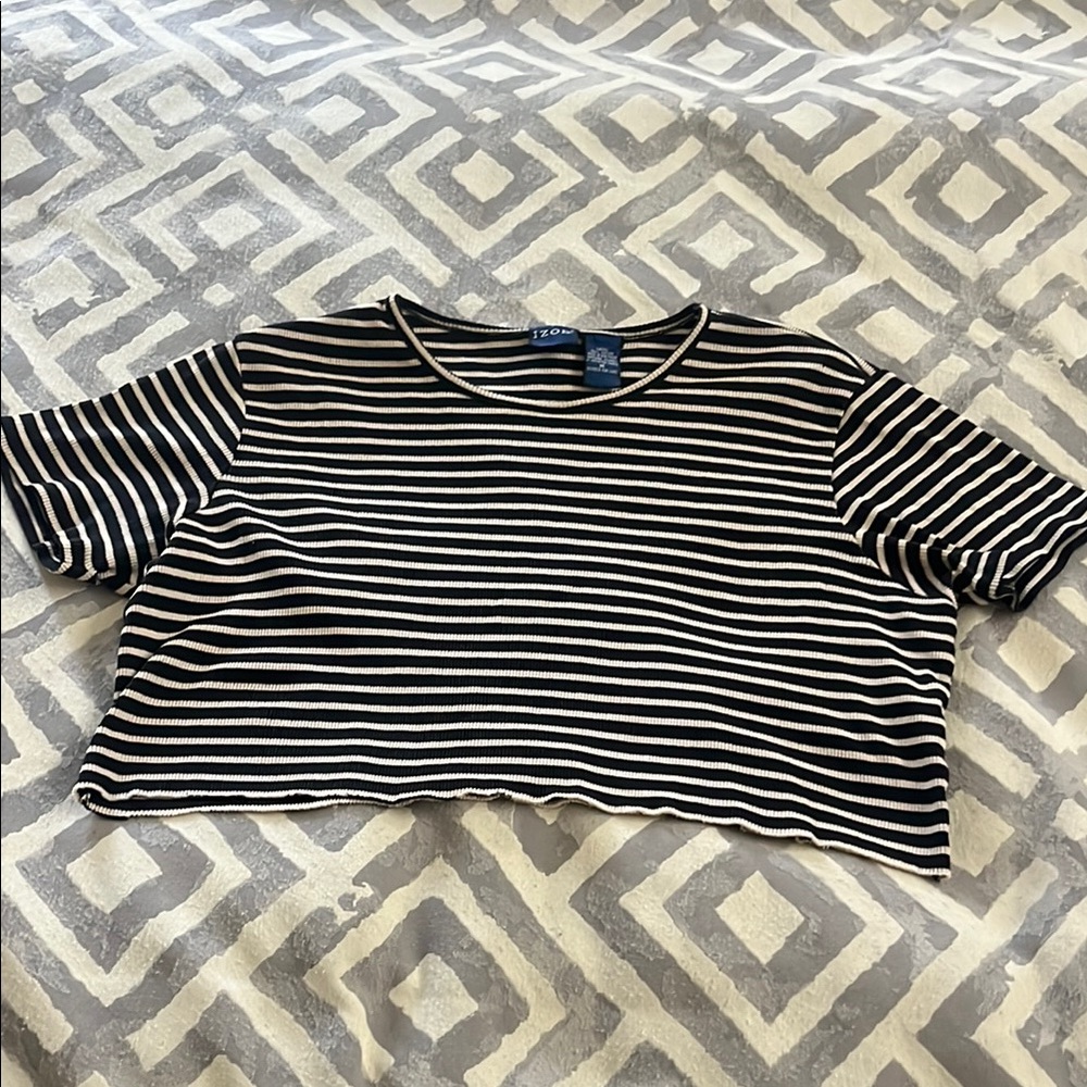 ❤️ 6 for 20 ❤️  Izod 100%Cotton Striped Black and White Crop Top